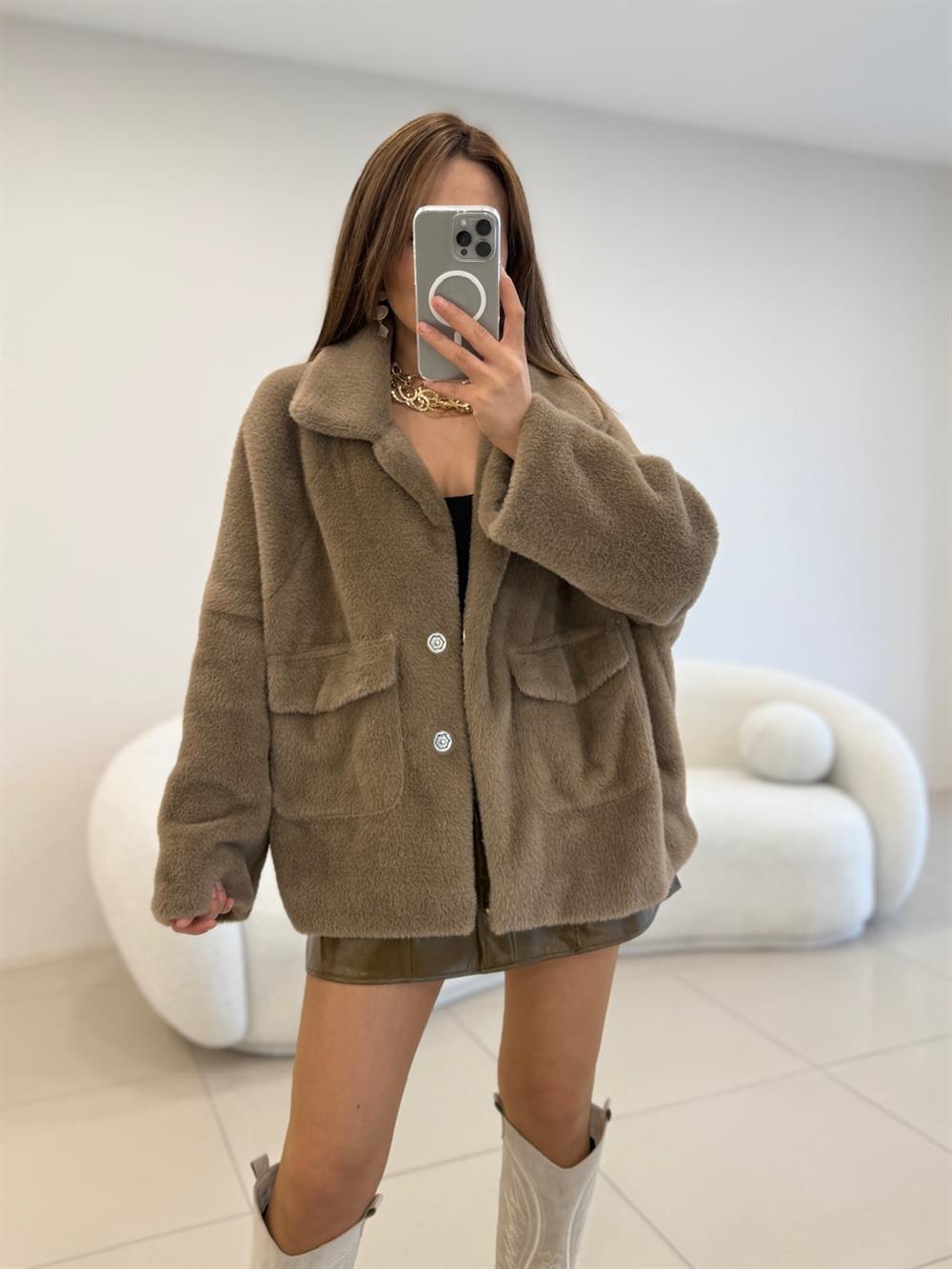 Premi̇um Seri̇ Astarli Kürk Kahve