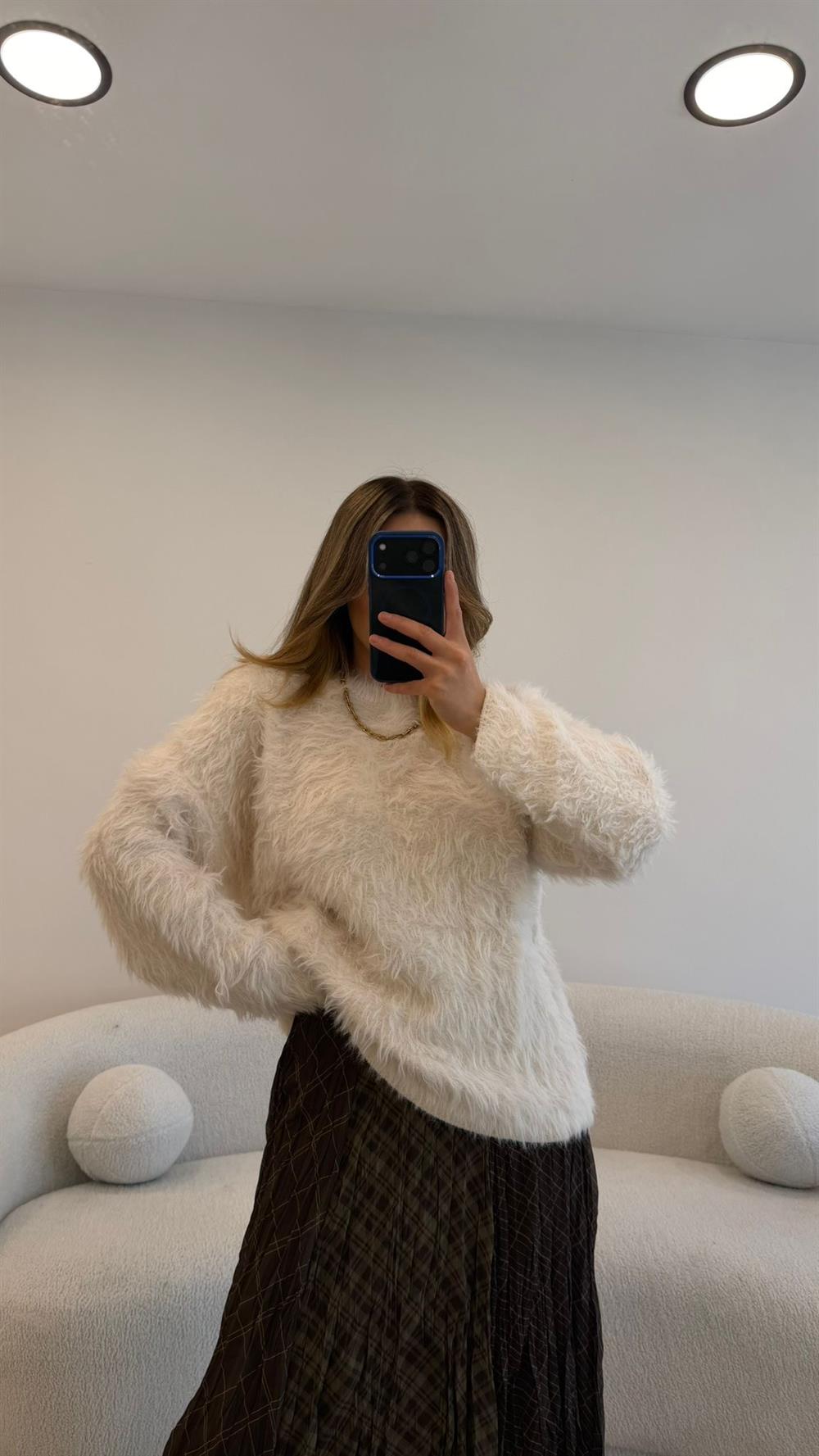 Premi̇um Seri̇ Kürklü Kazak BEYAZ