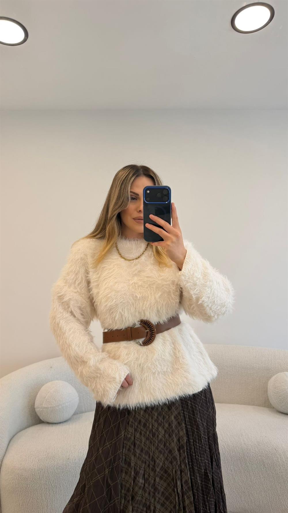 Premi̇um Seri̇ Kürklü Kazak BEYAZ