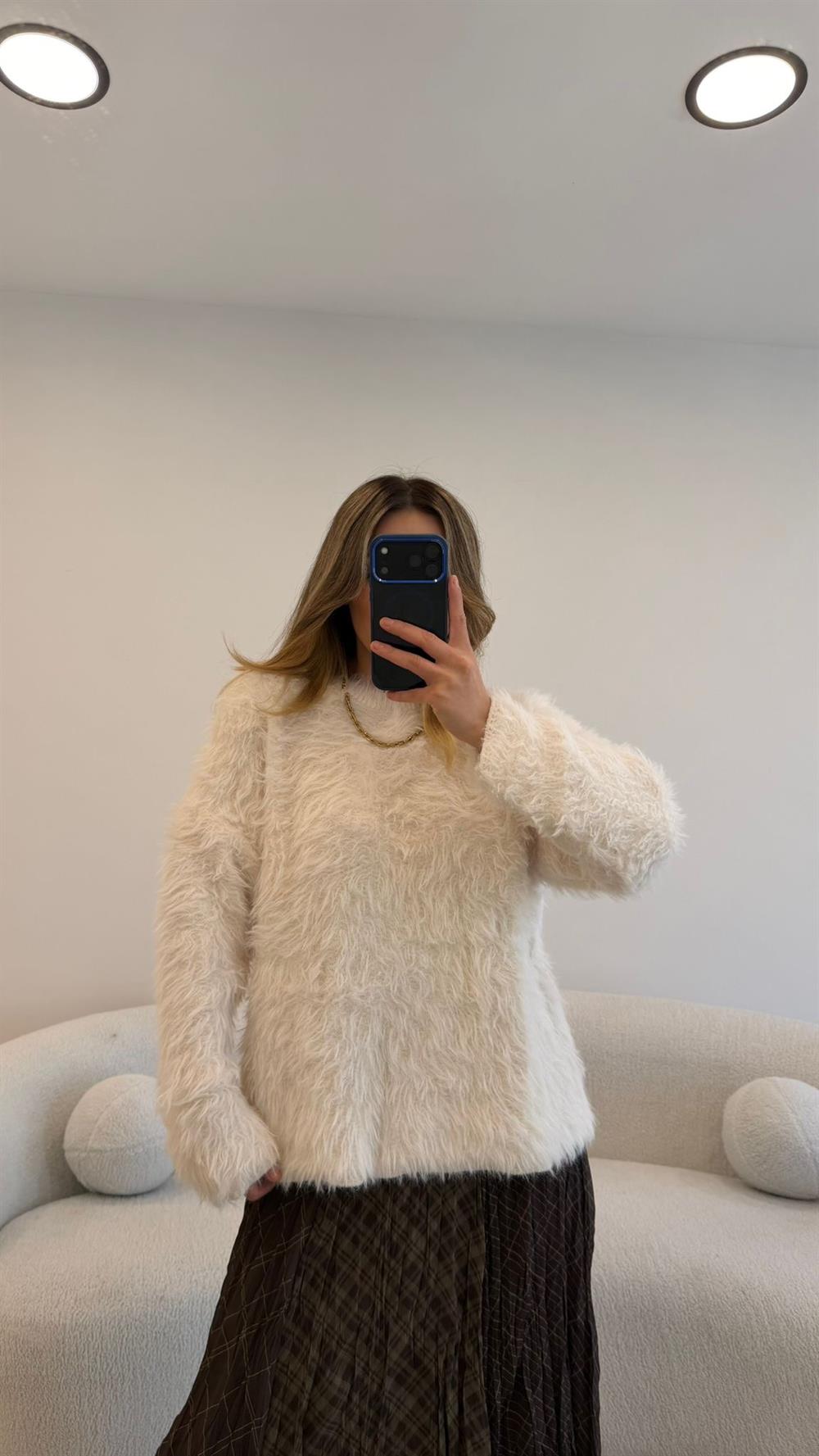 Premi̇um Seri̇ Kürklü Kazak BEYAZ