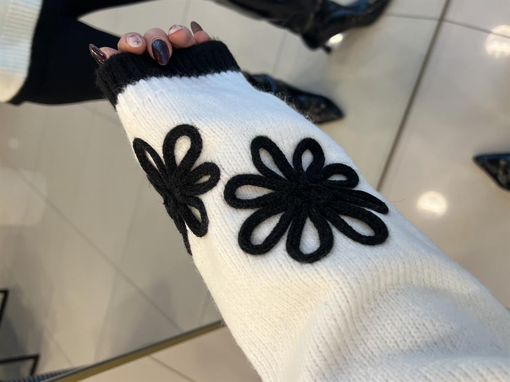 Premi̇um Kollari Çi̇çek İşlemeli̇ Kazak Ekru