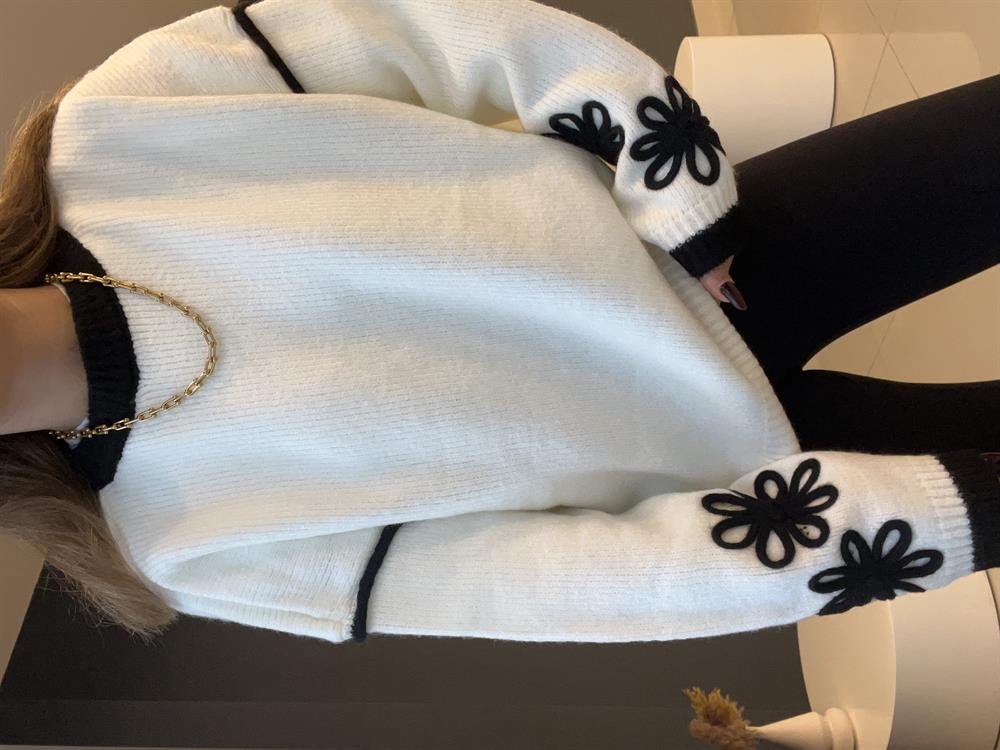 Premi̇um Kollari Çi̇çek İşlemeli̇ Kazak Ekru