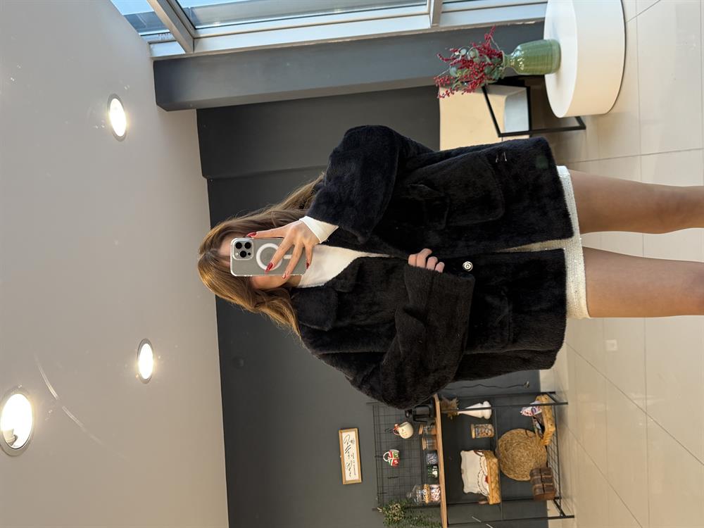 Premi̇um Seri̇ Astarli Kürk Si̇yah