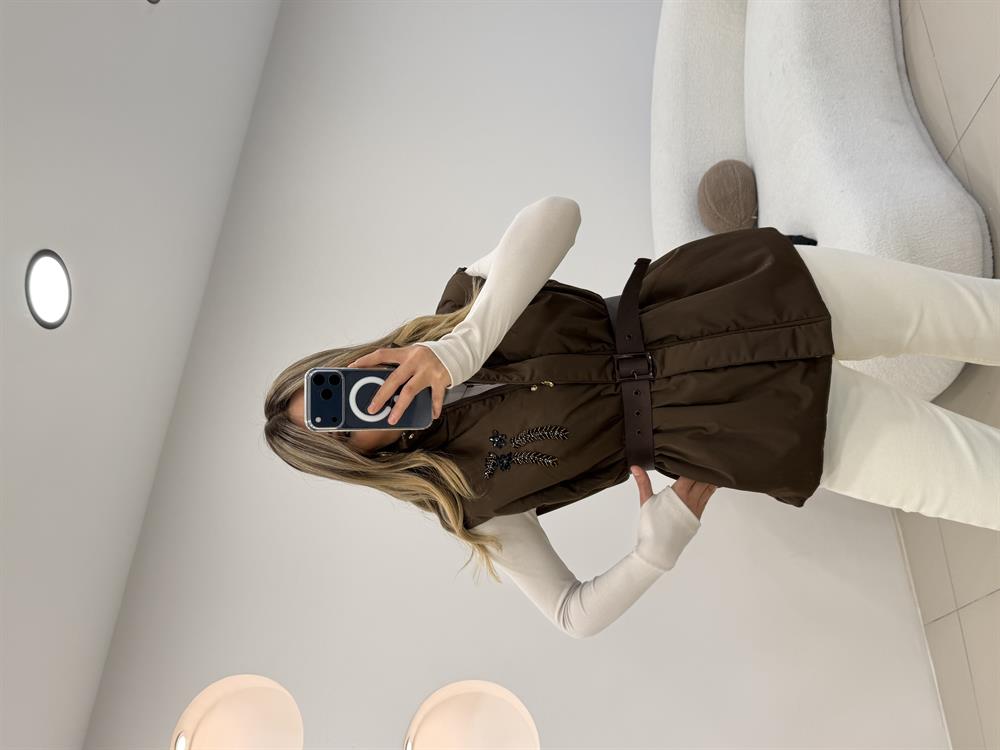 PREMİUM SERİ TAŞ İŞLEMELİ VE KEMER DETAYLI YELEK KAHVE