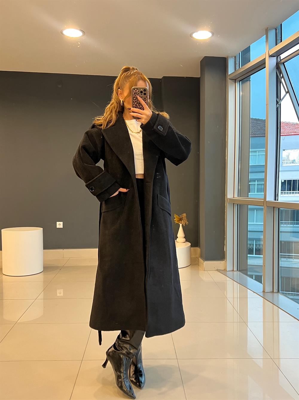 Premi̇um Seri̇ Astarli Kaşe Kaban Si̇yah