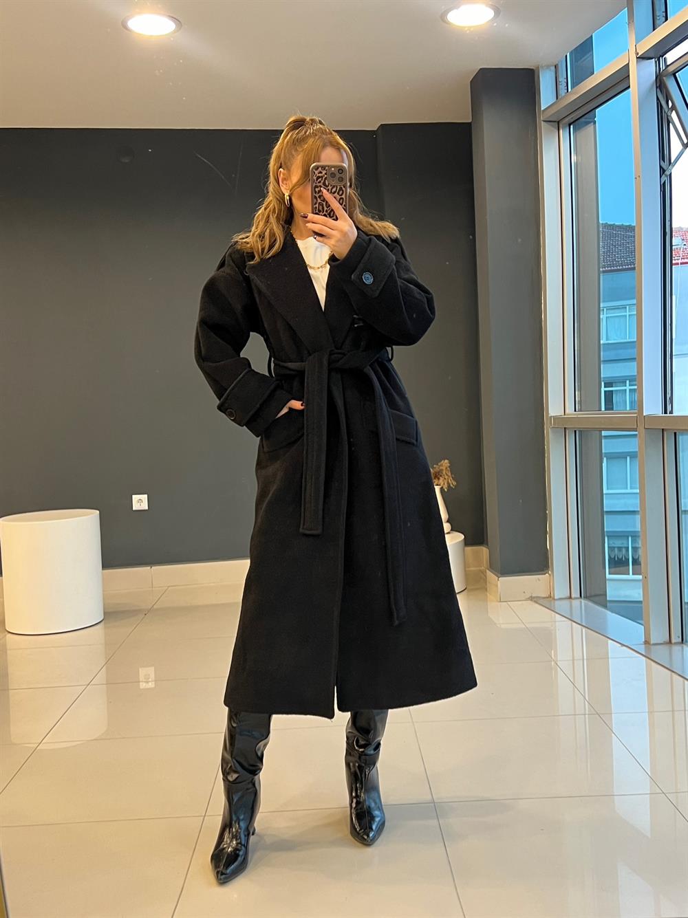 Premi̇um Seri̇ Astarli Kaşe Kaban Si̇yah