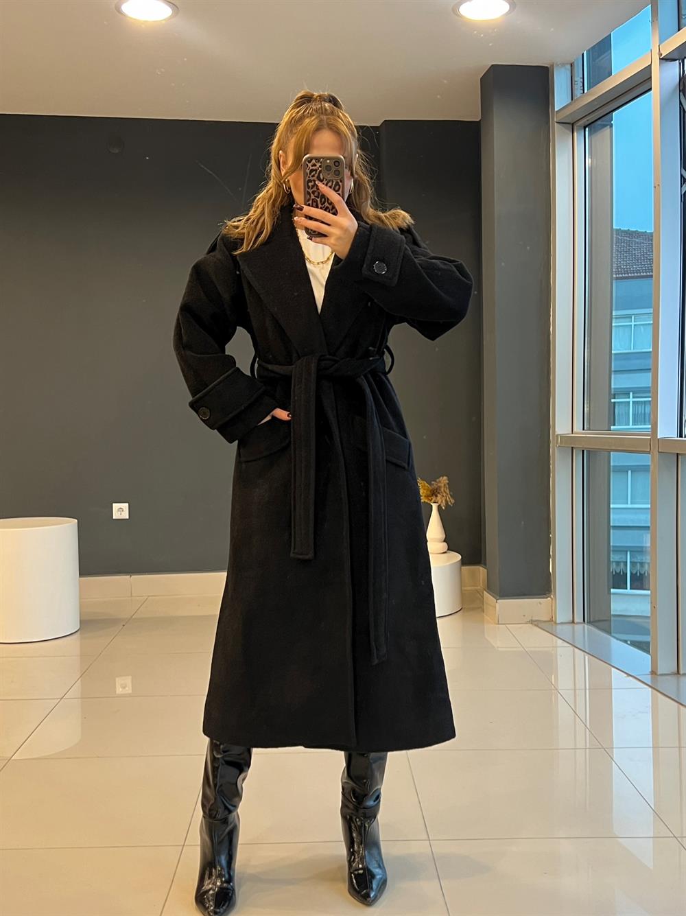 Premi̇um Seri̇ Astarli Kaşe Kaban Si̇yah