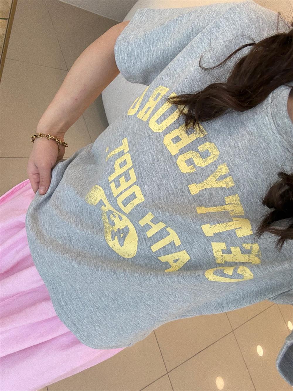 SARI YAZI DETAYLI GRİ TSHIRT
