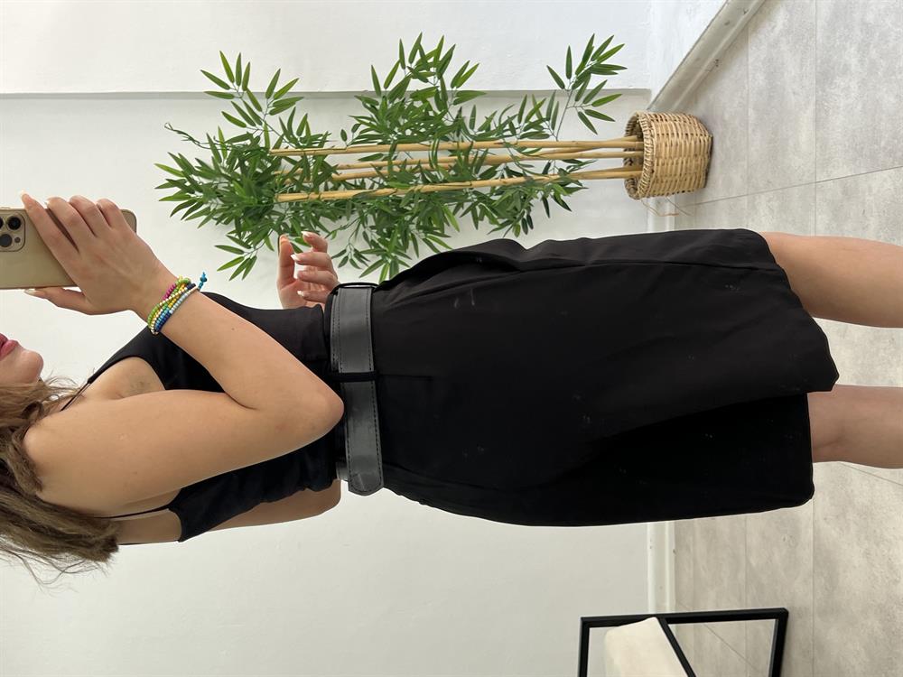 Şehi̇r Boy Kemerli̇ Kumaş Şort Si̇yah