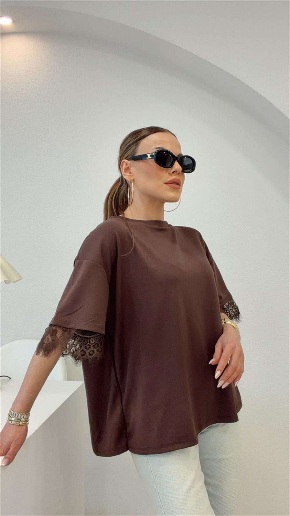 SIRT DANTEL DETAYLI MODAL BLUZ KAHVE 