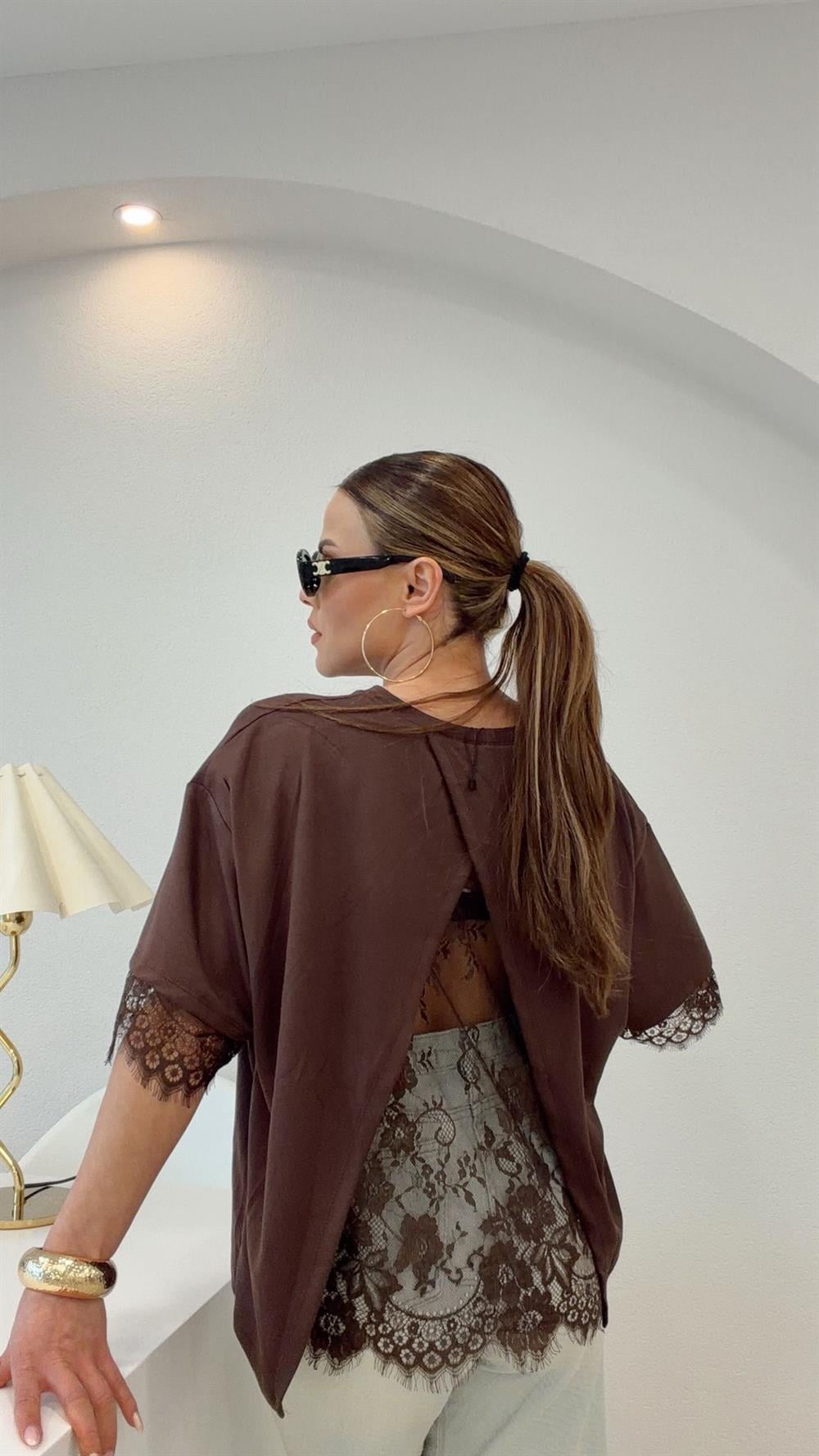 SIRT DANTEL DETAYLI MODAL BLUZ KAHVE 