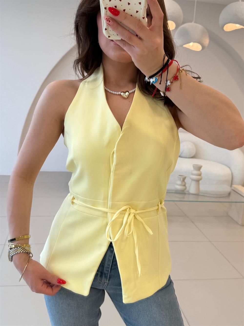 SIRT DEKOLTELİ BAĞLAMALI YELEK SARI