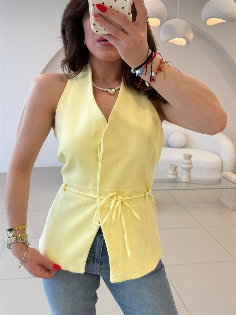 SIRT DEKOLTELİ BAĞLAMALI YELEK SARI