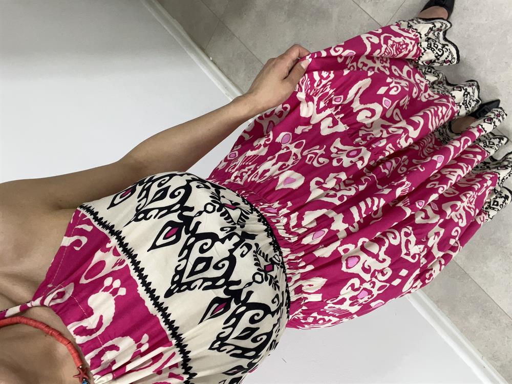 Sirt Dekolteli̇ Pembe Desenli̇ Elbi̇se