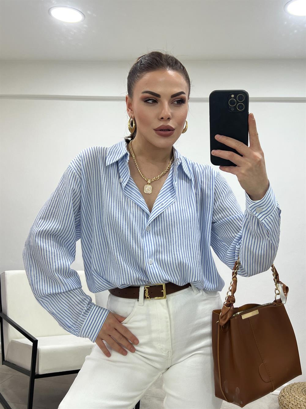 Sirt Kismi Pencere Detayli Tasarim Gömlek