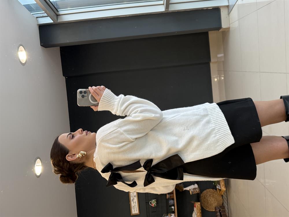 Sirt Kurdale Detayli Tasarim Kazak