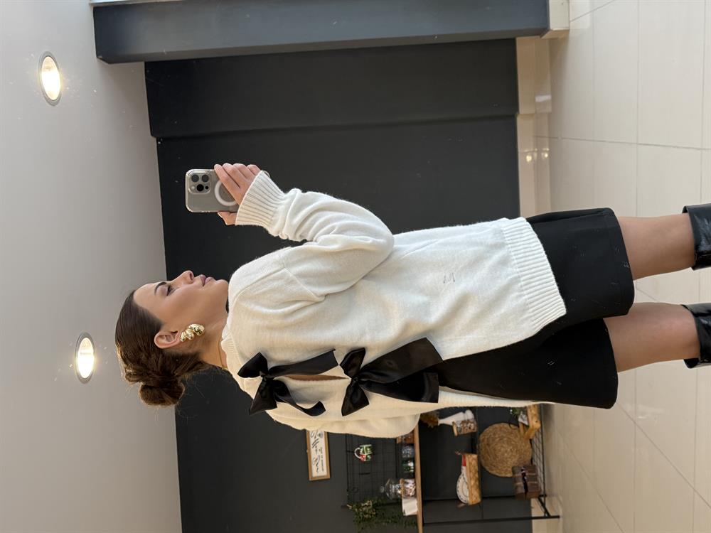 Sirt Kurdale Detayli Tasarim Kazak