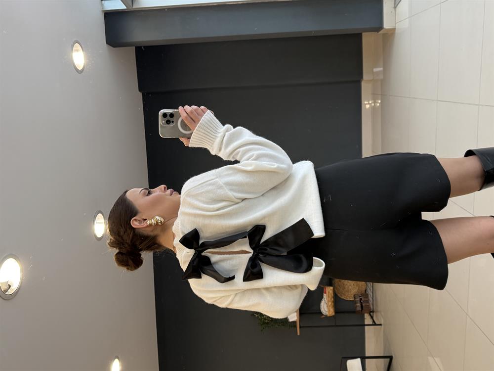 Sirt Kurdale Detayli Tasarim Kazak