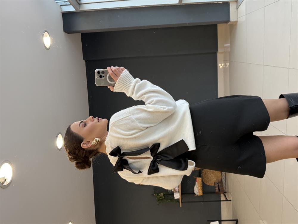 Sirt Kurdale Detayli Tasarim Kazak