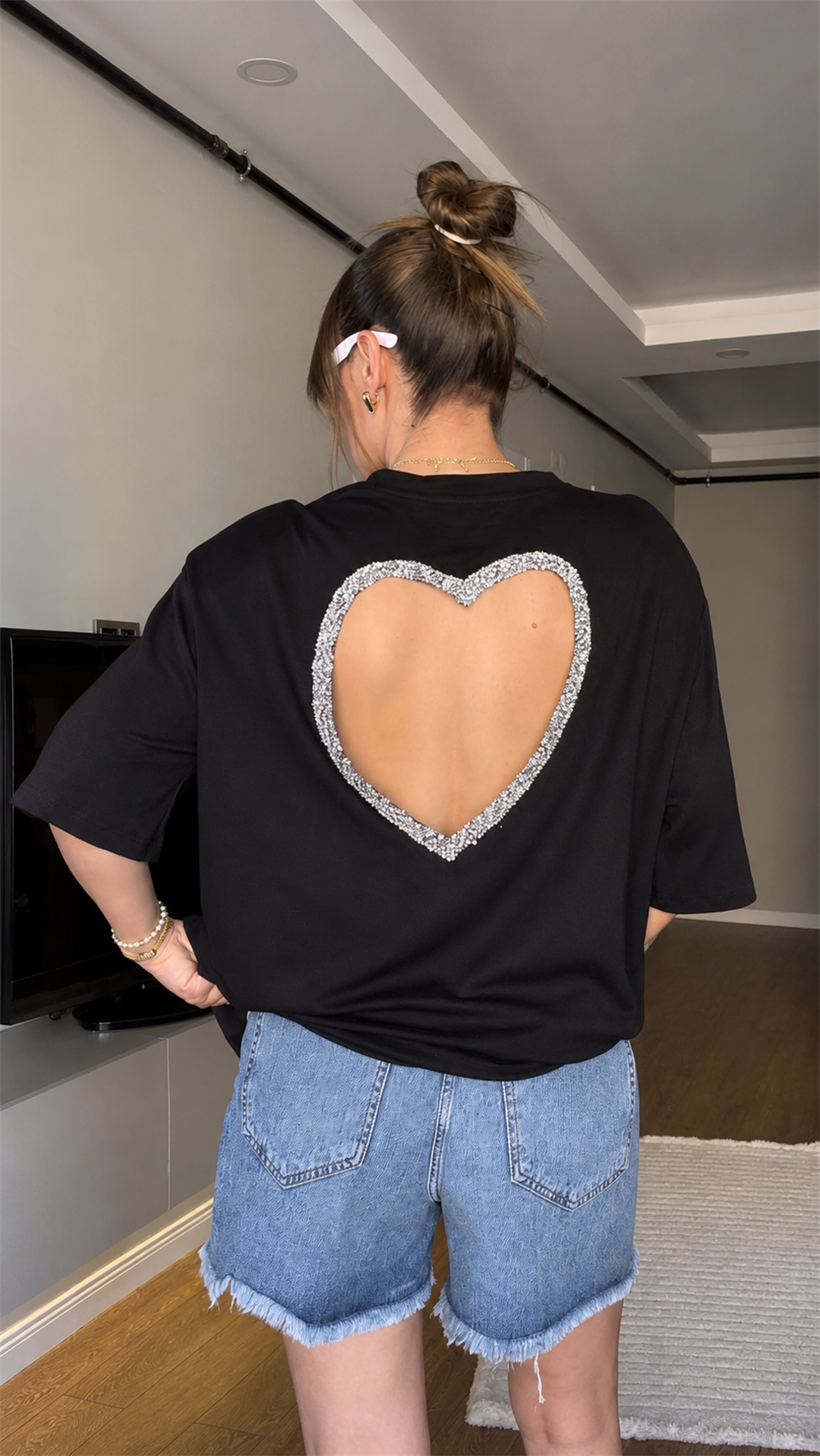 Sırt  Taş Kalp Nakışlı Vatkalı Tshirt Siyah