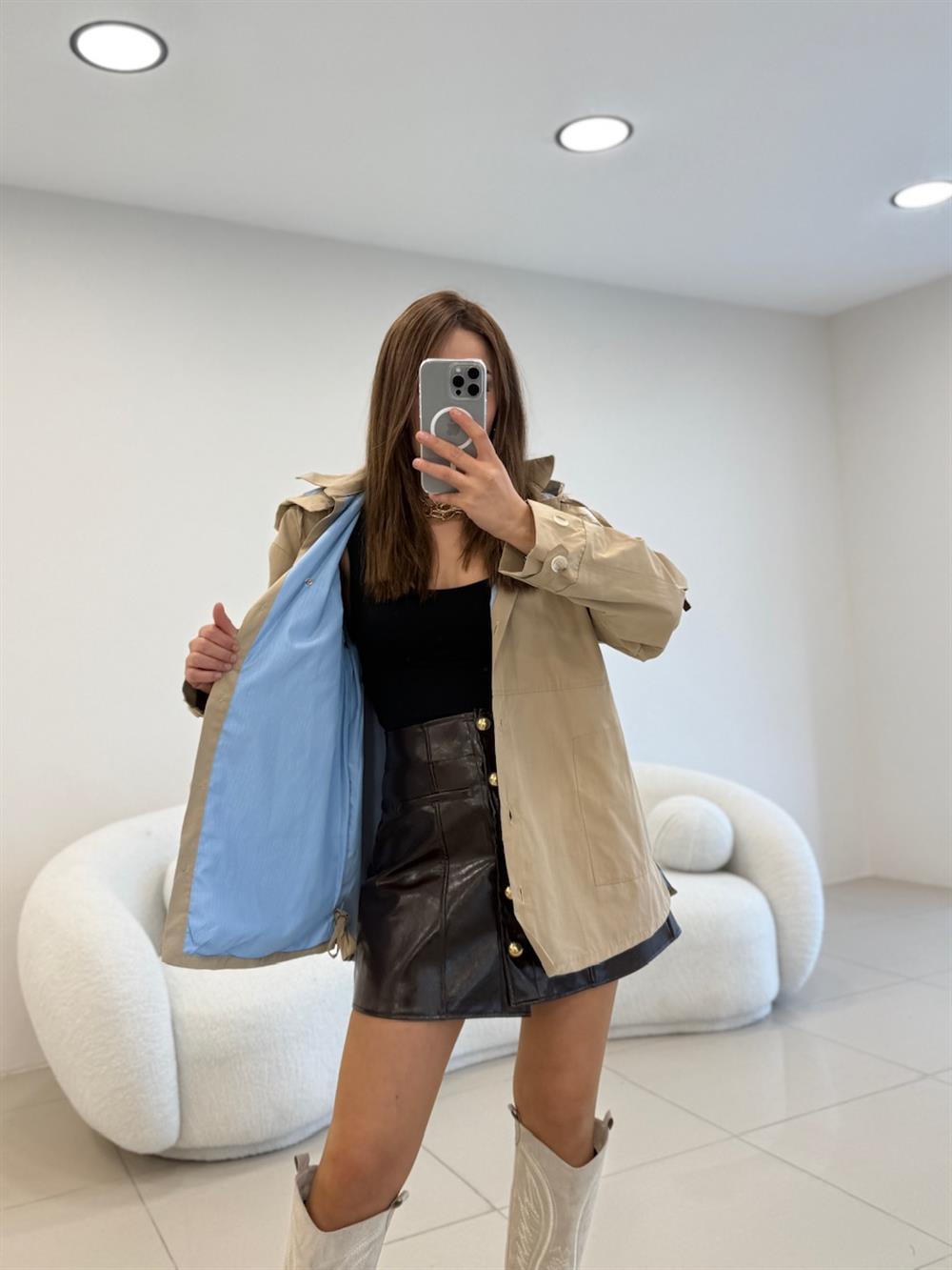 SIRT VE KOL DETAYLI KAPŞONLU TRENÇ