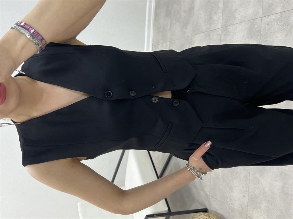 Si̇yah Düğmeli̇ Yelek