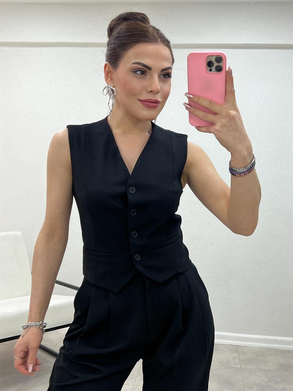 Si̇yah Düğmeli̇ Yelek