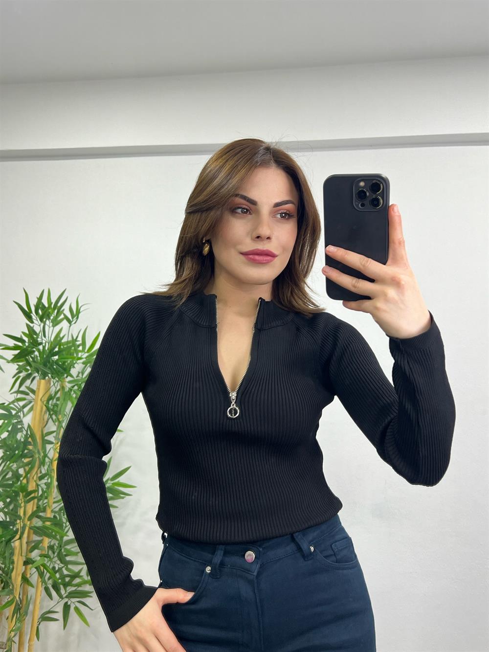Si̇yah Fermuarli Tri̇ko