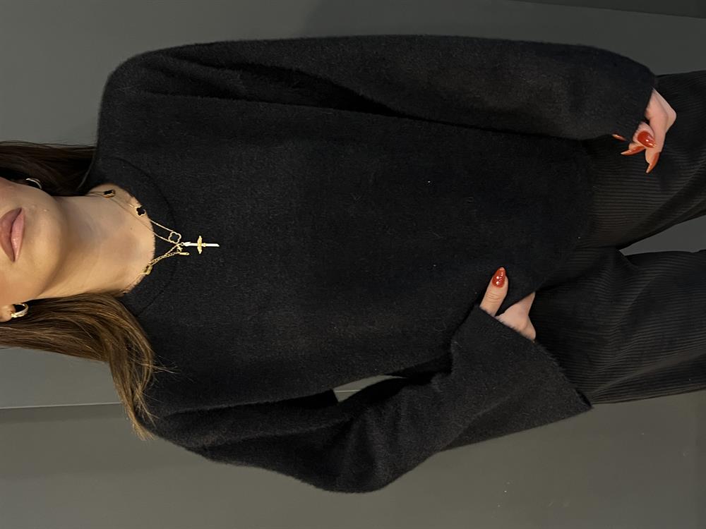 Si̇yah Geni̇ş Kol Detayli  Yumoş Kazak