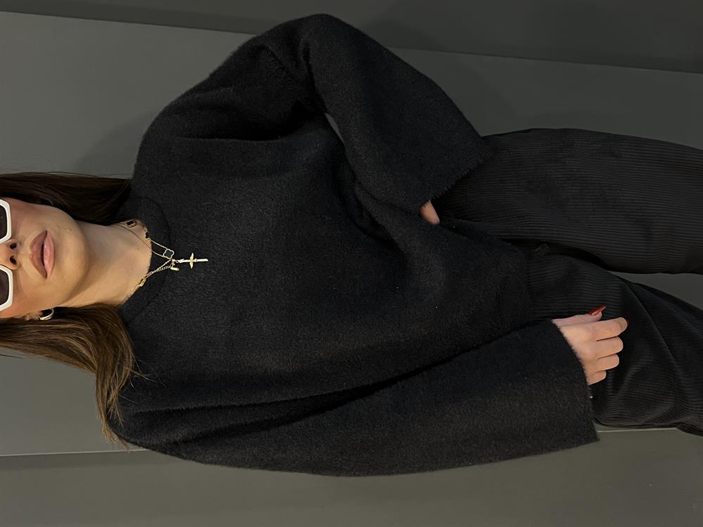 Si̇yah Geni̇ş Kol Detayli  Yumoş Kazak