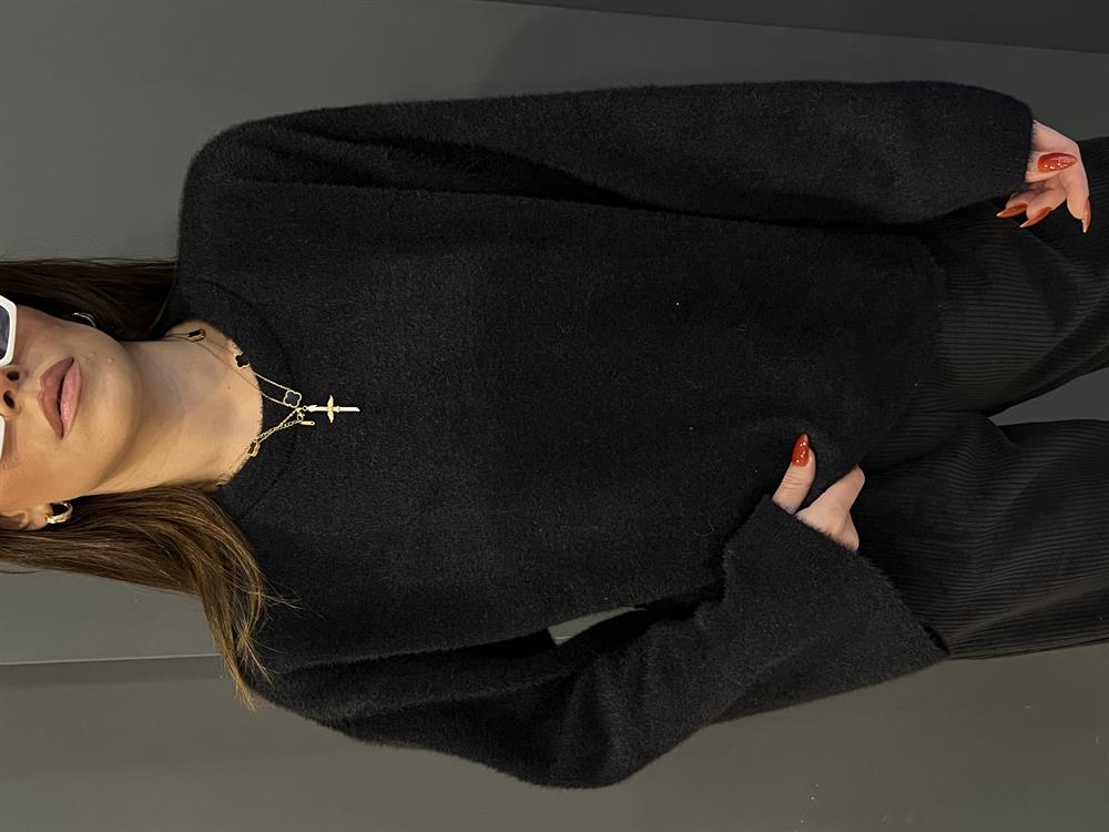 Si̇yah Geni̇ş Kol Detayli  Yumoş Kazak