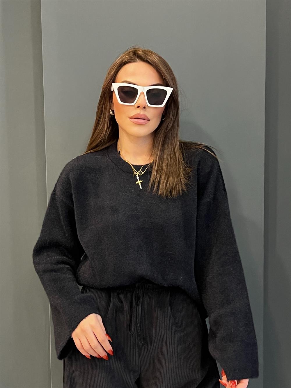 Si̇yah Geni̇ş Kol Detayli  Yumoş Kazak