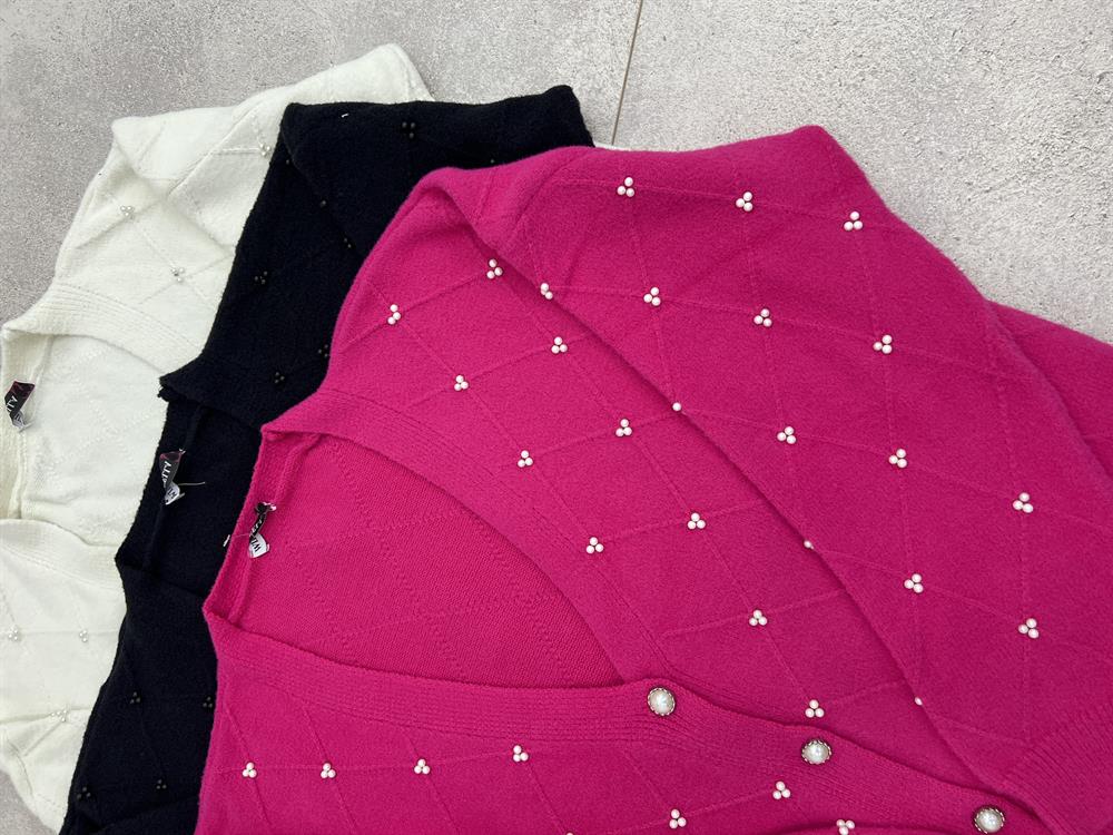 Si̇yah İnci̇ Düğmeli̇ Hirka