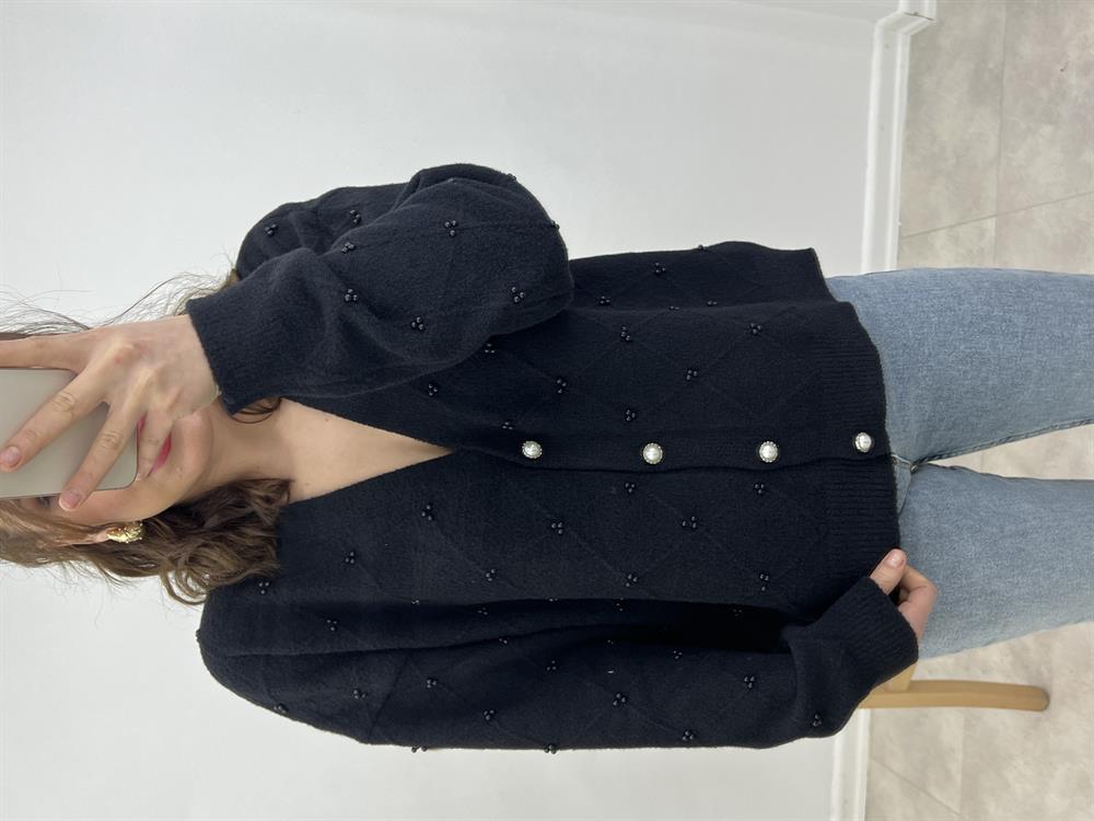 Si̇yah İnci̇ Düğmeli̇ Hirka