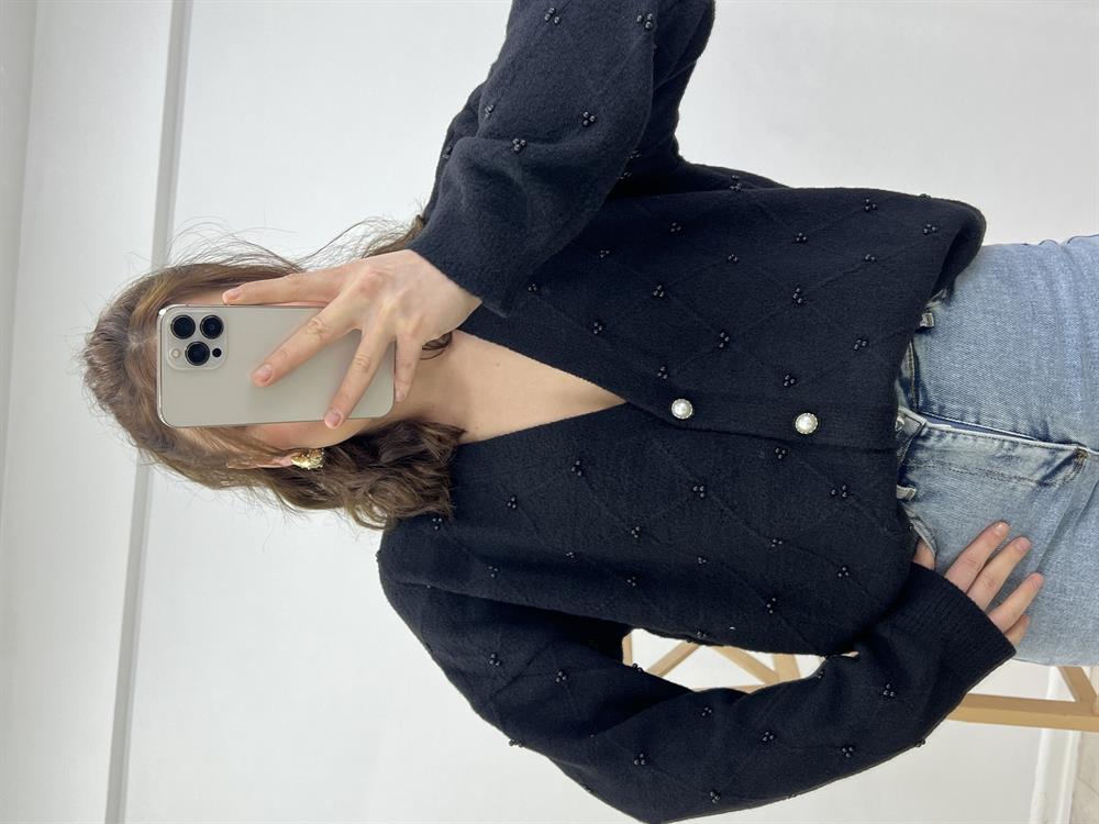 Si̇yah İnci̇ Düğmeli̇ Hirka