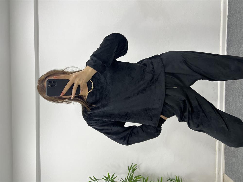 Si̇yah Kadi̇fe Eşofman Takimi