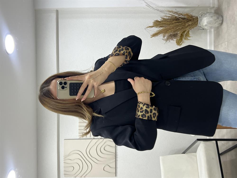 Si̇yah Kollari Leoparli Blazer Ceket