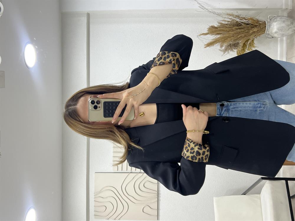 Si̇yah Kollari Leoparli Blazer Ceket
