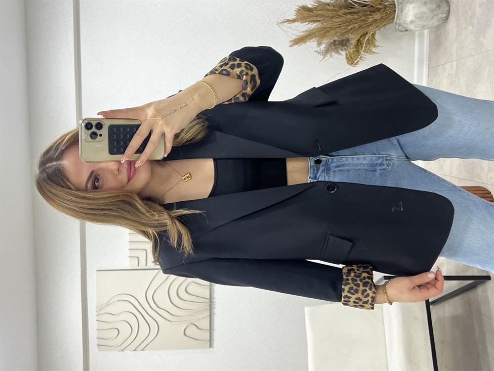 Si̇yah Kollari Leoparli Blazer Ceket