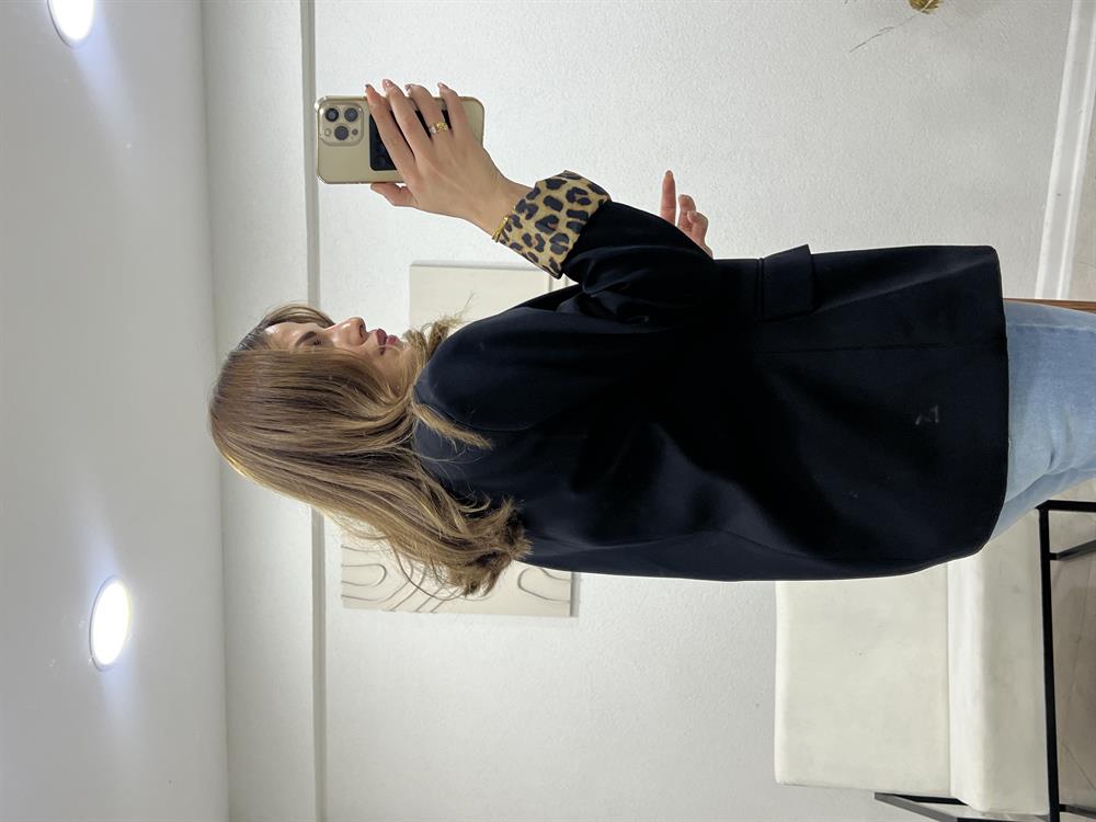 Si̇yah Kollari Leoparli Blazer Ceket