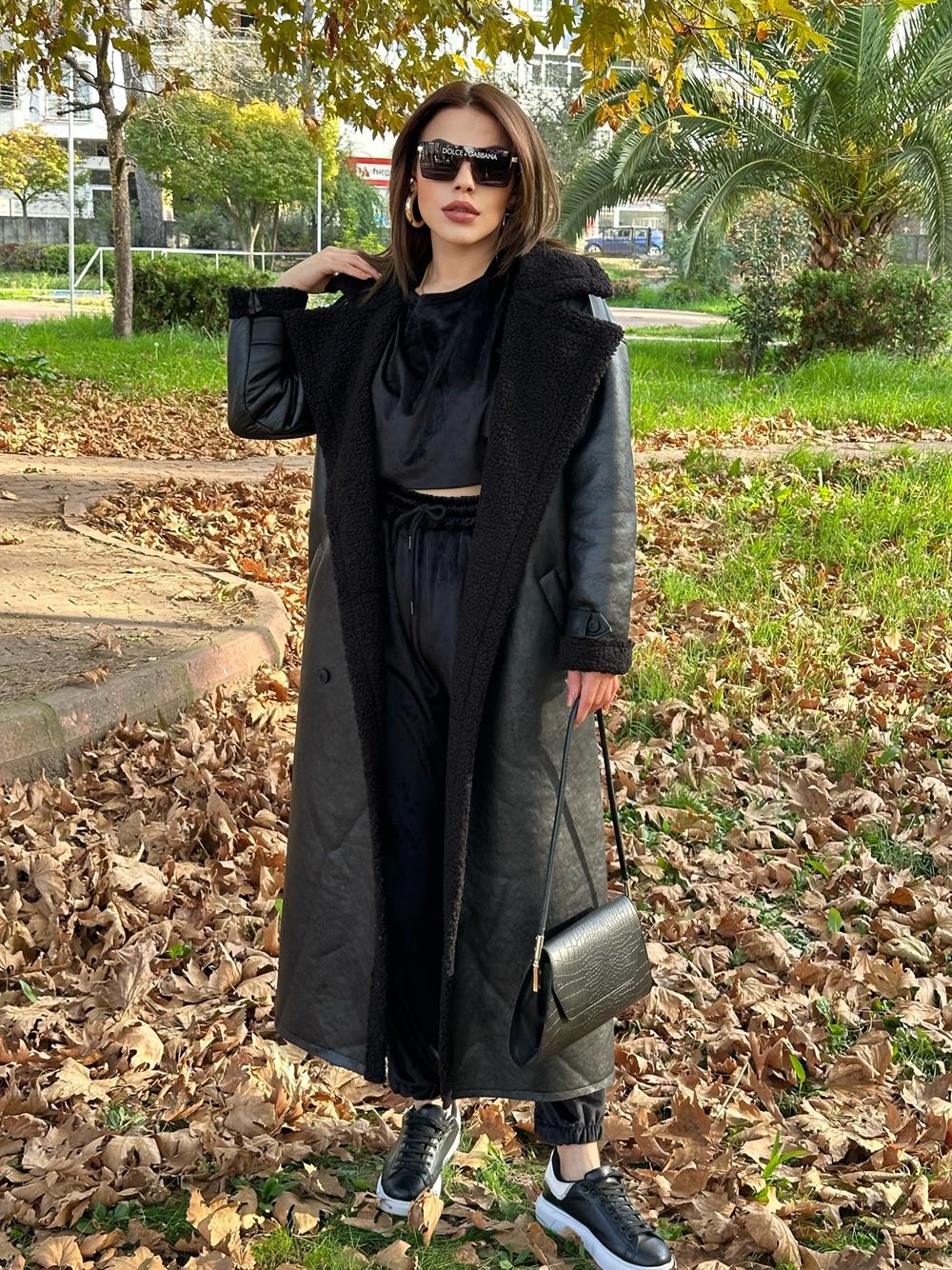 Si̇yah Kürklü Uzun Deri̇ Mont