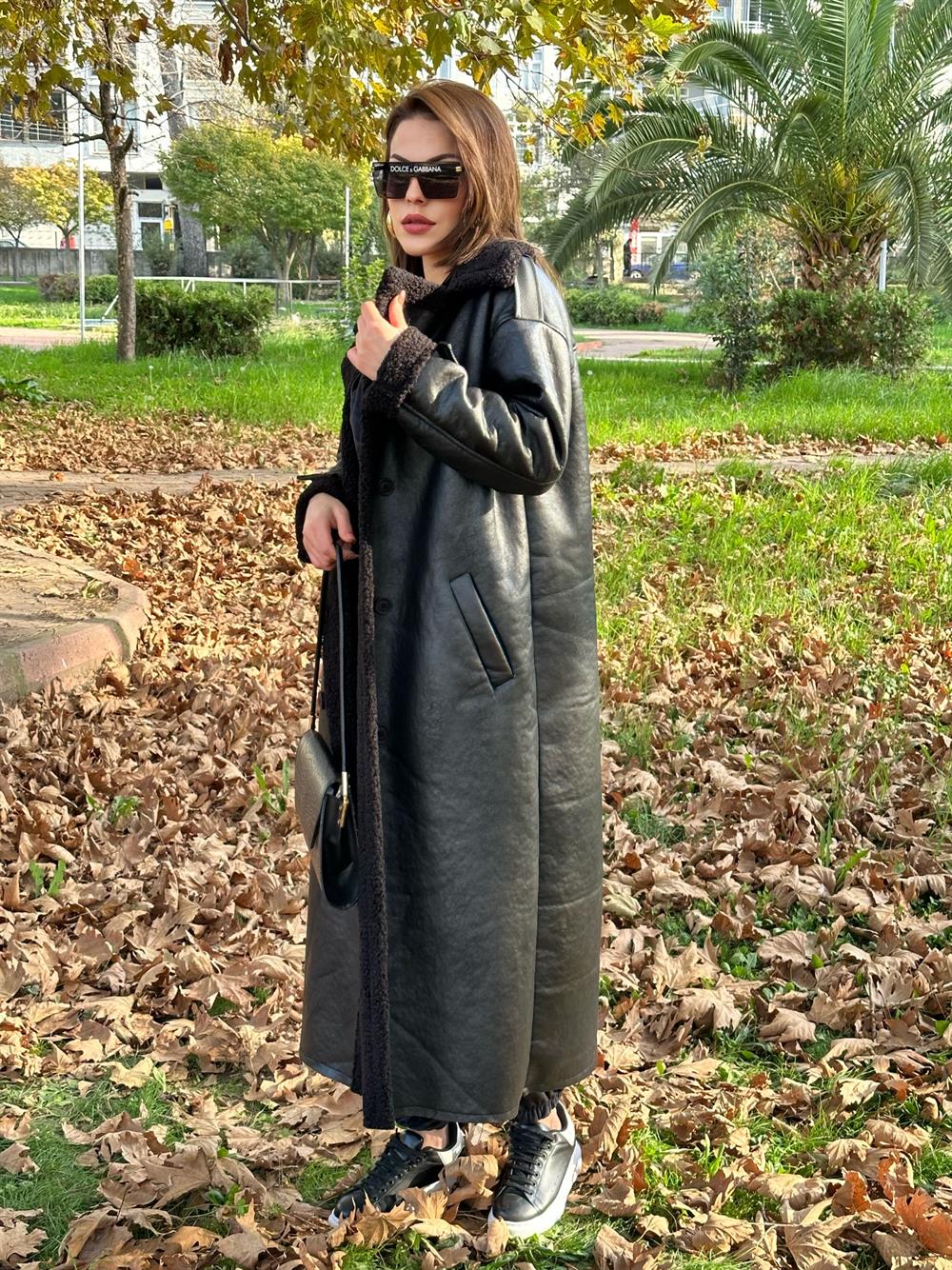 Si̇yah Kürklü Uzun Deri̇ Mont