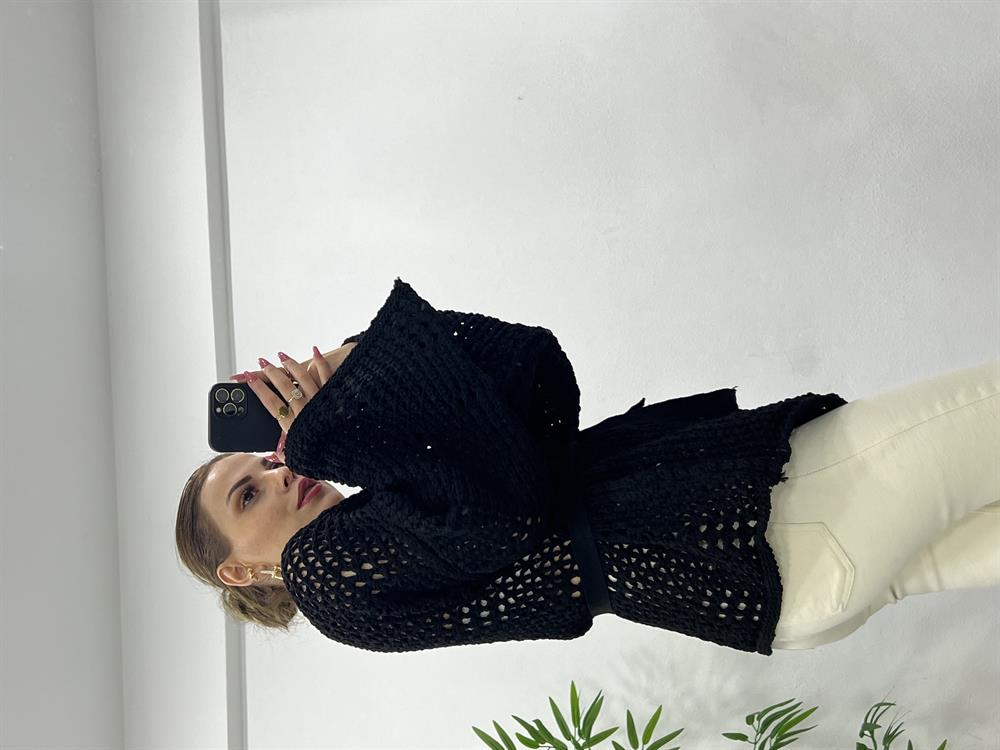 Si̇yah Kuşakli Örgülü Hirka