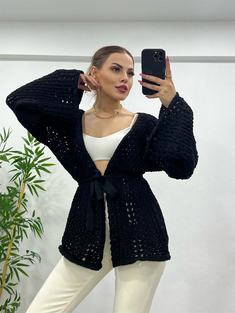 Si̇yah Kuşakli Örgülü Hirka