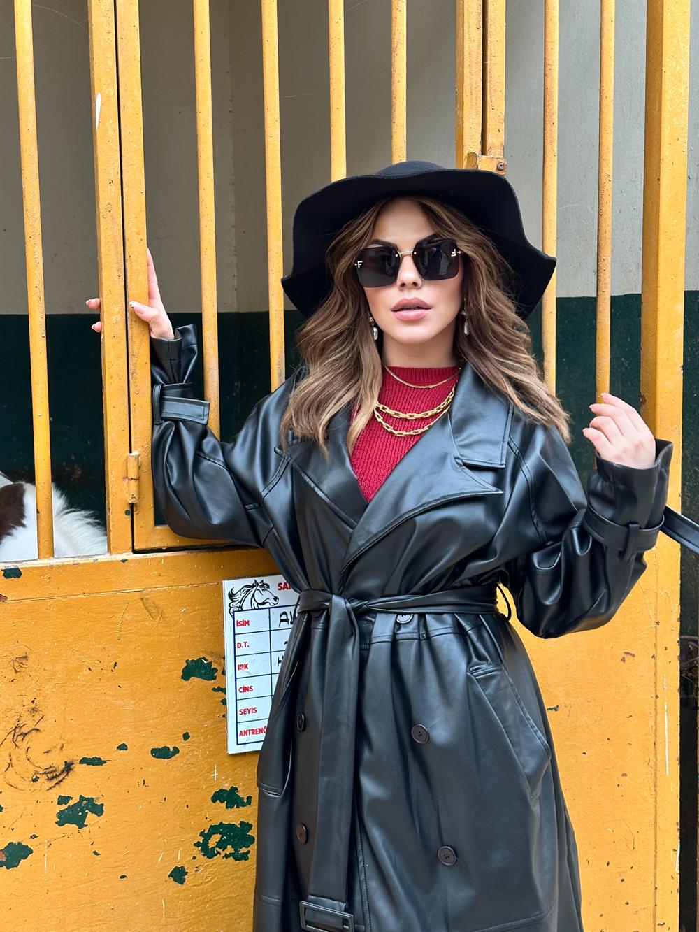 Si̇yah Kuşakli Premi̇um Seri̇ Deri̇ Trençkot