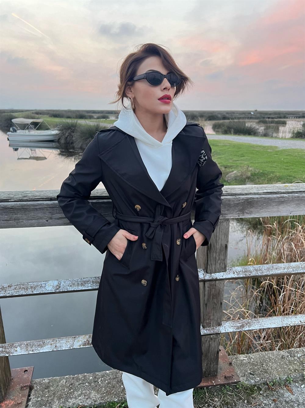 Si̇yah Leopar Astarli Trençkot