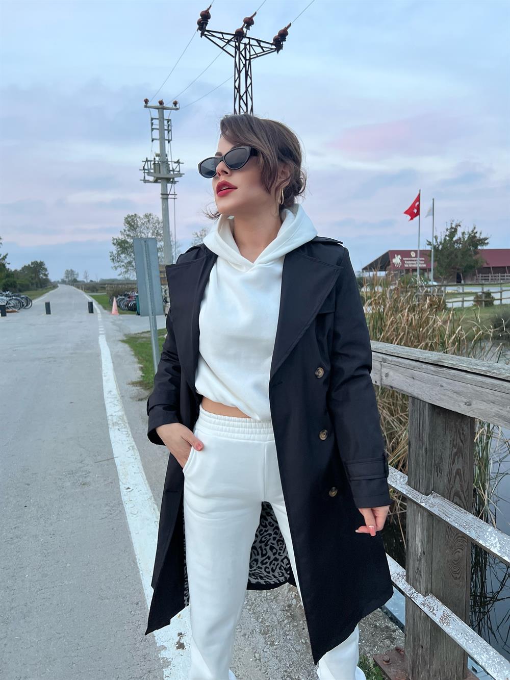 Si̇yah Leopar Astarli Trençkot