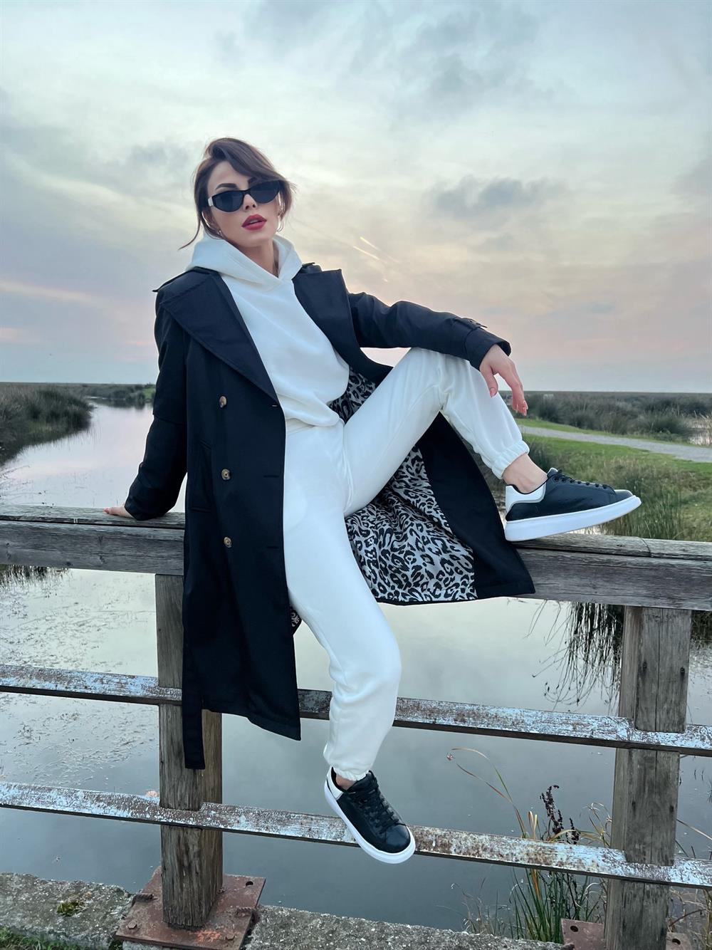 Si̇yah Leopar Astarli Trençkot