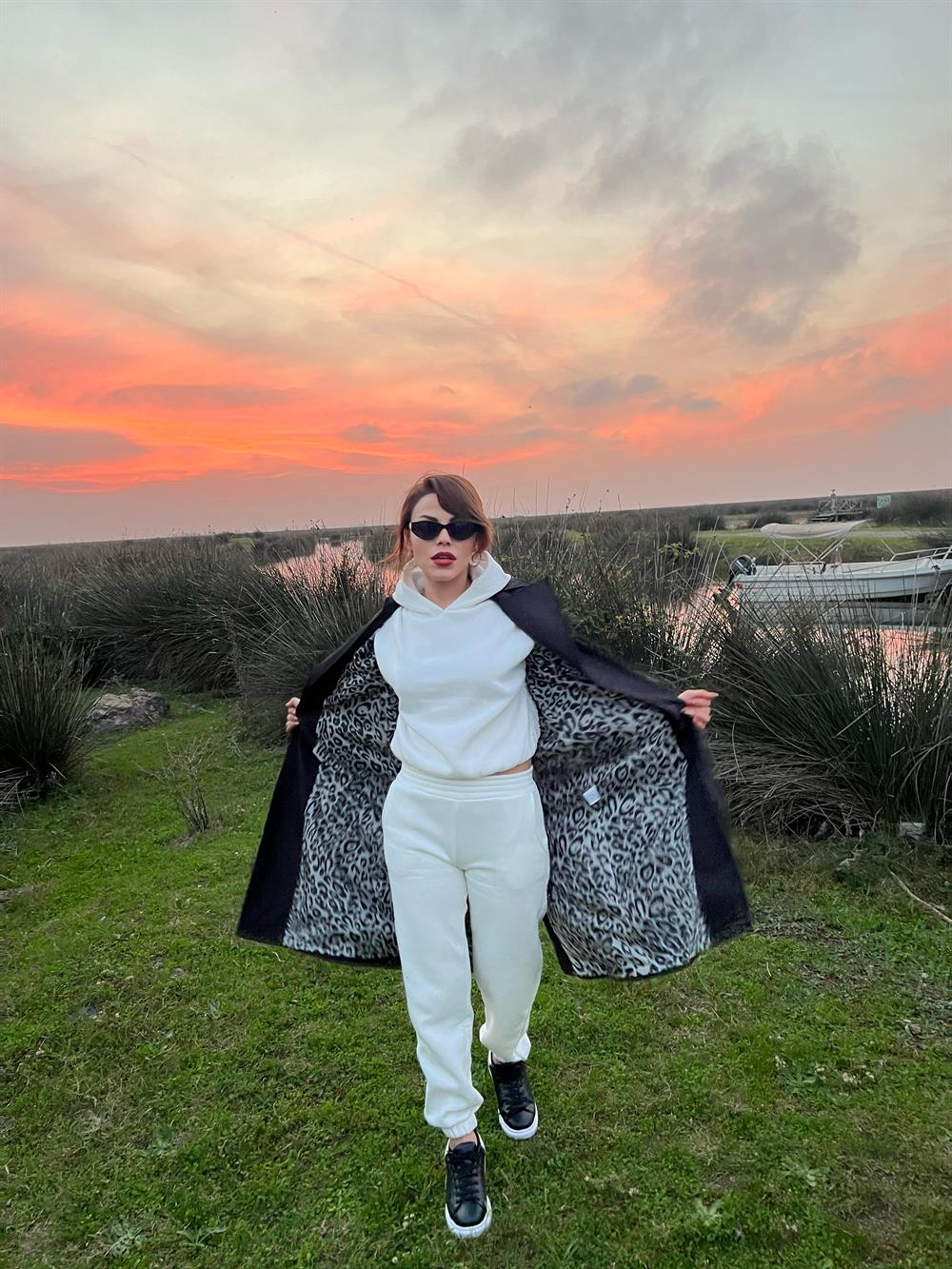 Si̇yah Leopar Astarli Trençkot