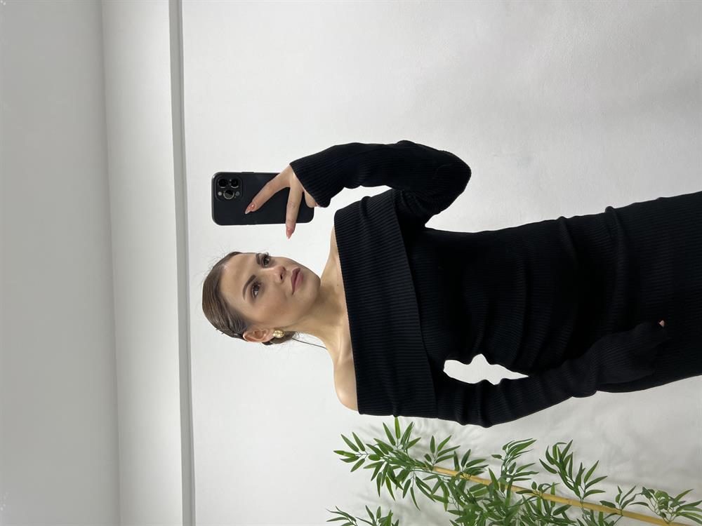 Si̇yah Madonna Yaka Tri̇ko Elbi̇se